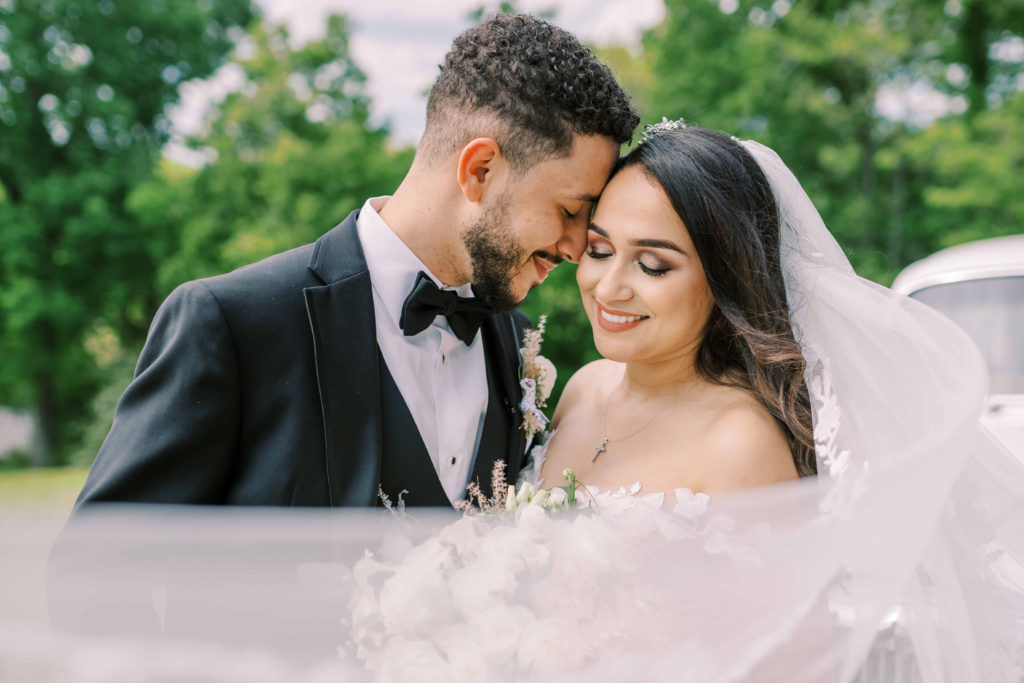 Wedding-veil-photo-at-downtown-nashville-wedding